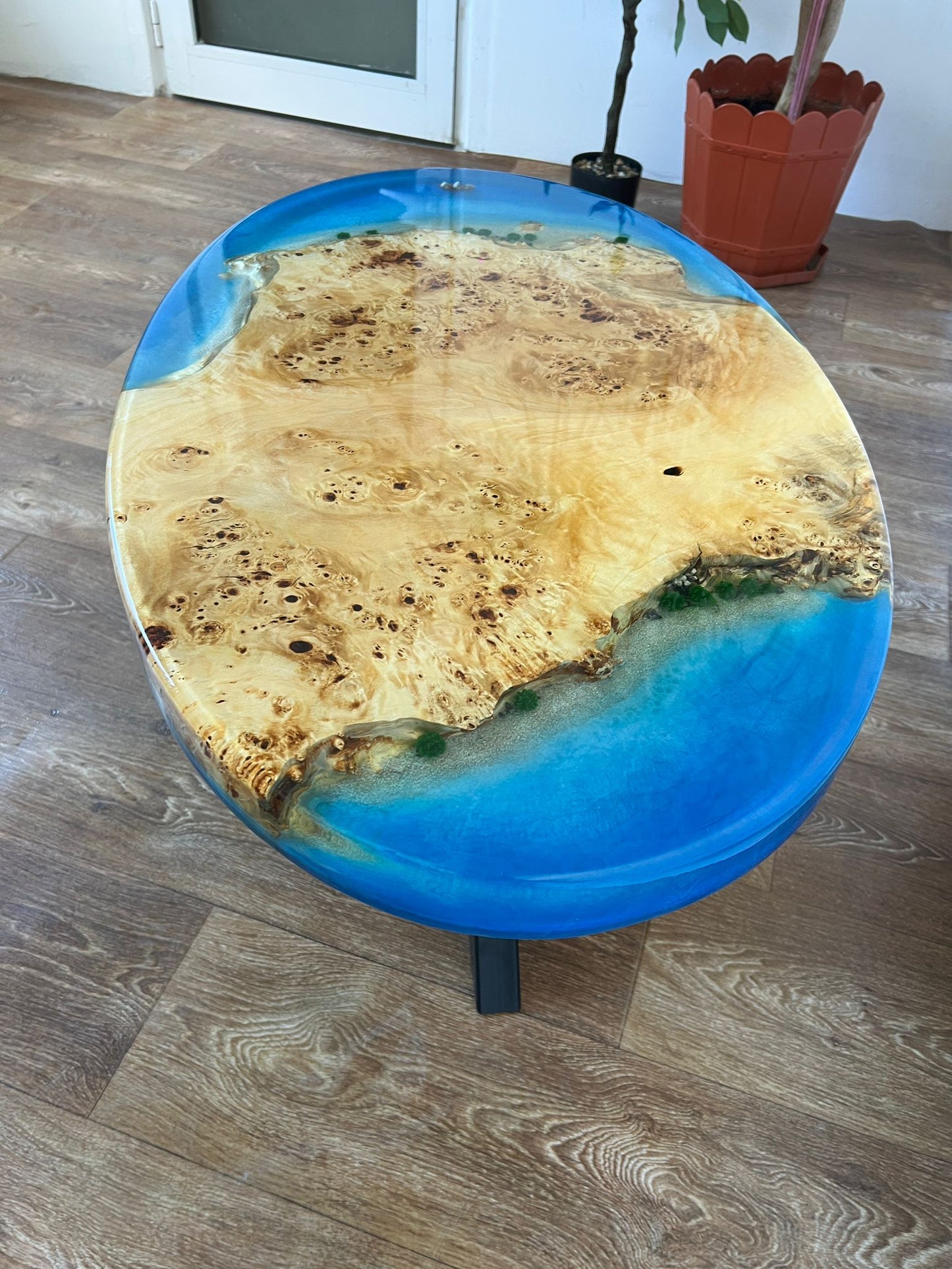 Masă de cafea din lemn masiv de plop burl și rășină epoxidică Caraibe
