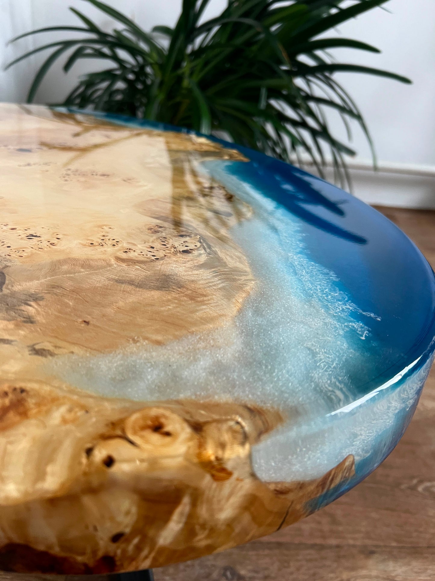 Masă de cafea din lemn masiv de plop burl și rășină epoxidică Riviera