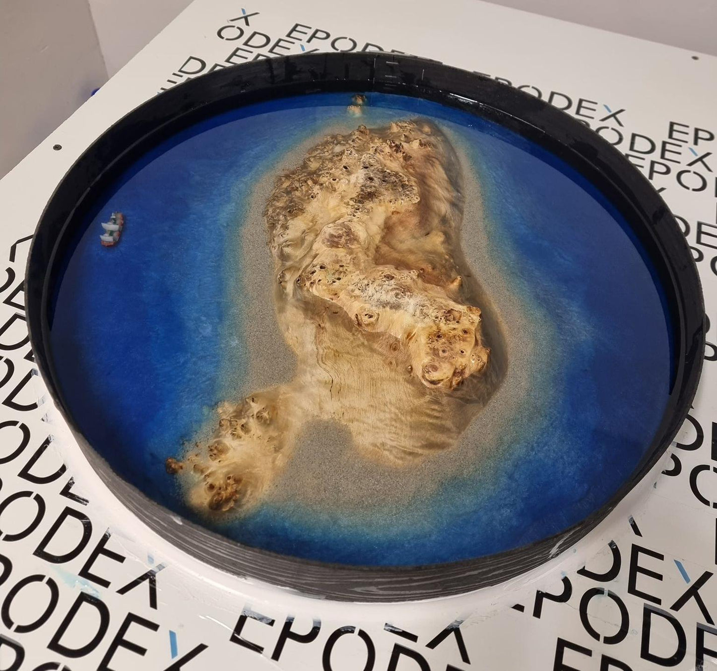 Masă de cafea din lemn masiv de plop burl și rășină epoxidică Sea of Stars